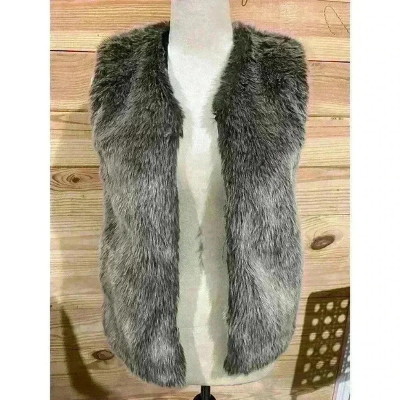 Aritzia Talula Park Slope Faux Fur Vest, size XXS - Picture 11 of 11